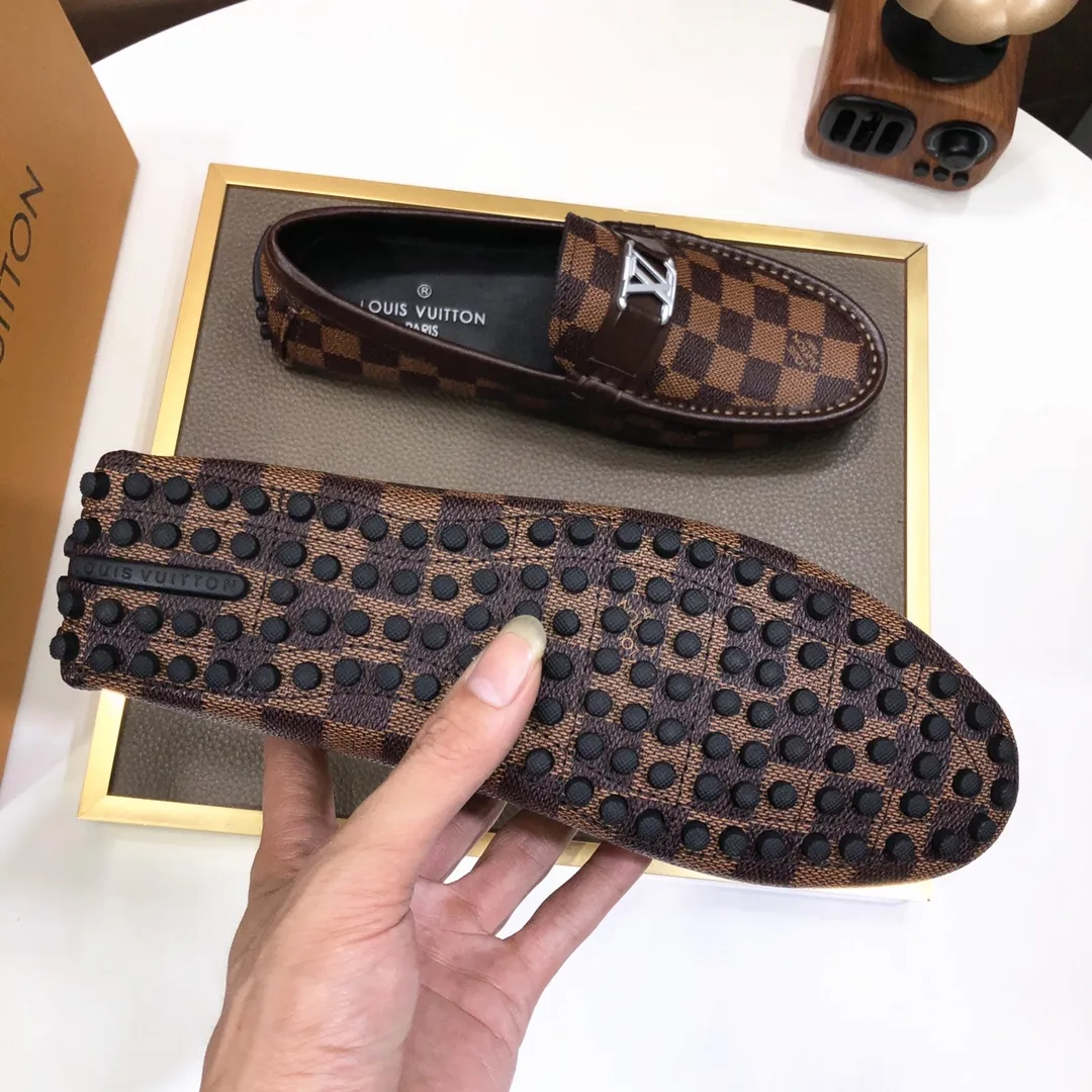 Men's men's shoes 💰420💰 [LV Doudou shoes] (water-dyed cowhide lining) new model is on the market, available on the official website. The new Doudou shoes are processed into single-color materials, and the uppers are made of imported special materials. The body of the shoe is fully hemmed with mark thread, and is lined with imported original cowhide leather. The elegant shoe shape is super suitable for all-matching, and the size is 38-44.